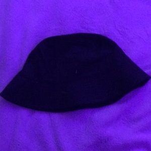 Black bucket hat